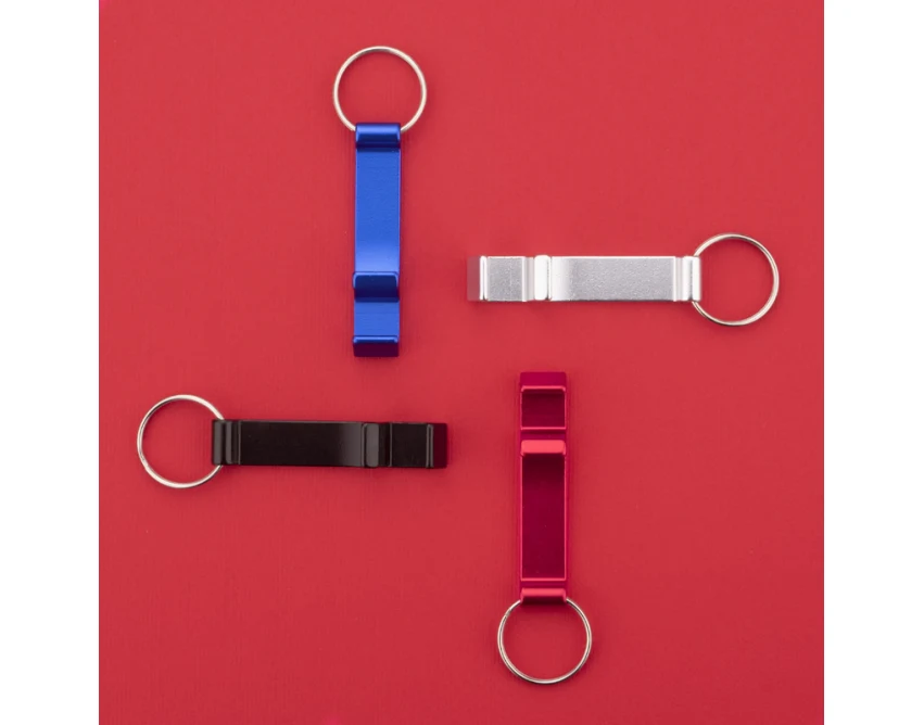 Niebieski brelok 3w1 z logo – otwieracz i stojak na telefon