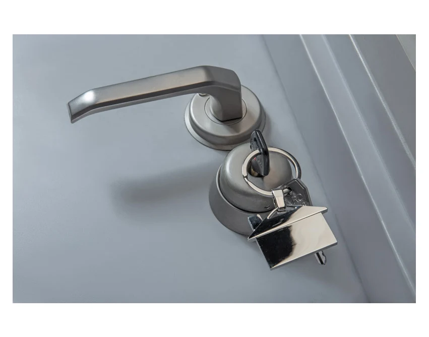 Srebrny brelok domek CASA z grawerem logo – metalowy