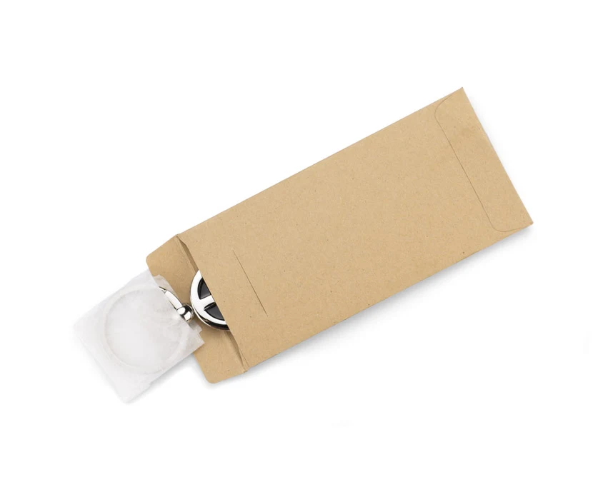 Srebrny brelok samochodowy z grawerem logo – metal, AUTO