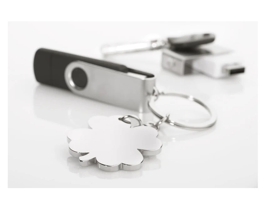 Srebrny brelok koniczynka z logo – metal, grawer, premium