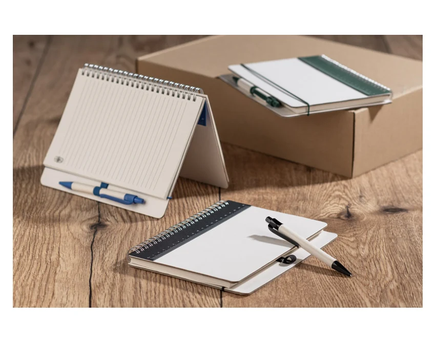 Zielony notes A5 z linijką i eko długopisem REGALI z logo