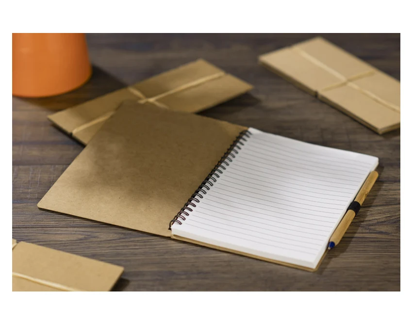 Brązowy notes A5 z papieru kamiennego z logo – eko