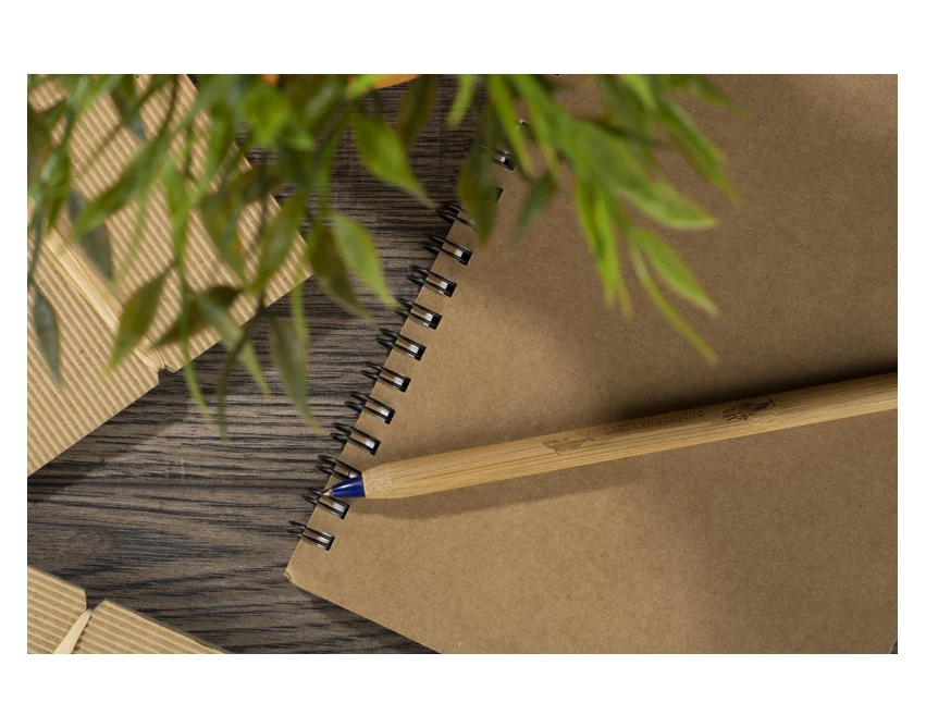 Brązowy notes A5 z papieru kamiennego z logo – eko