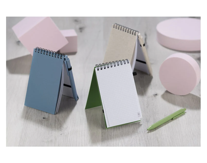 Zielony notes eko A6 z długopisem z logo – TRESA