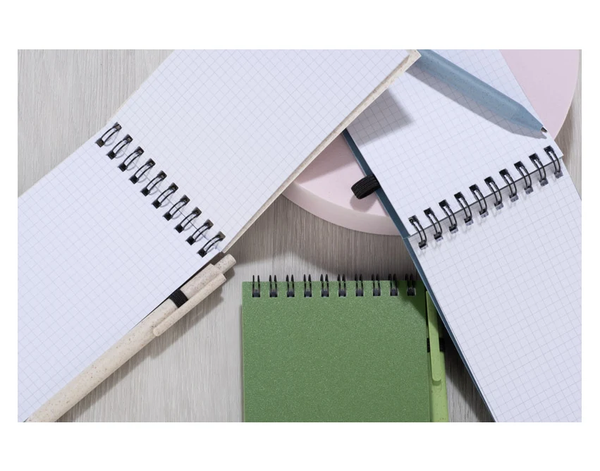 Zielony notes eko A6 z długopisem z logo – TRESA
