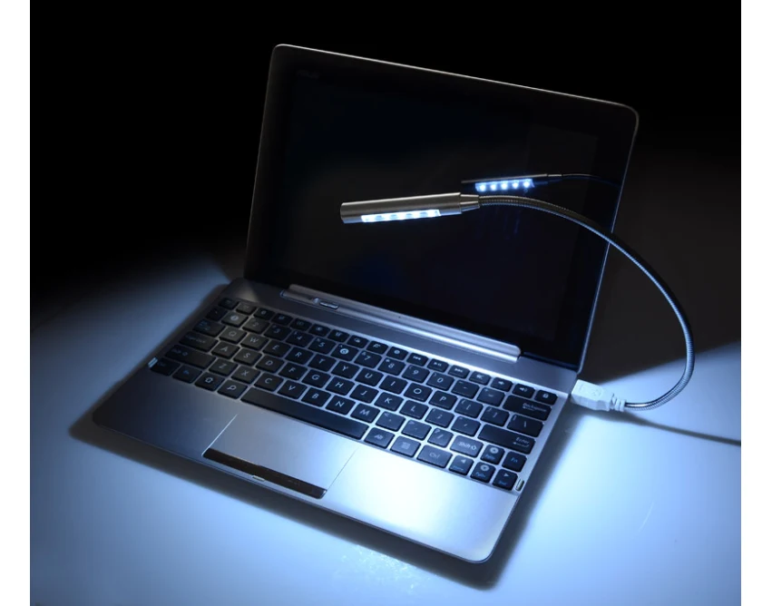 Srebrna lampka USB PROBE z 5 LED i grawerem logo firmy