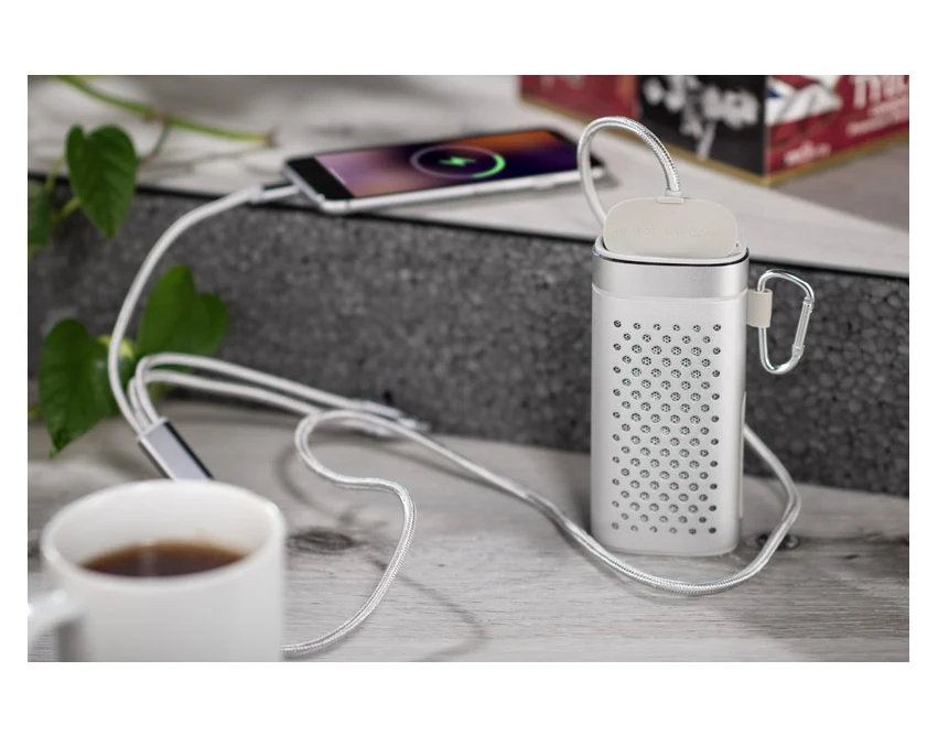 Srebrny głośnik bluetooth z powerbankiem i grawerem logo