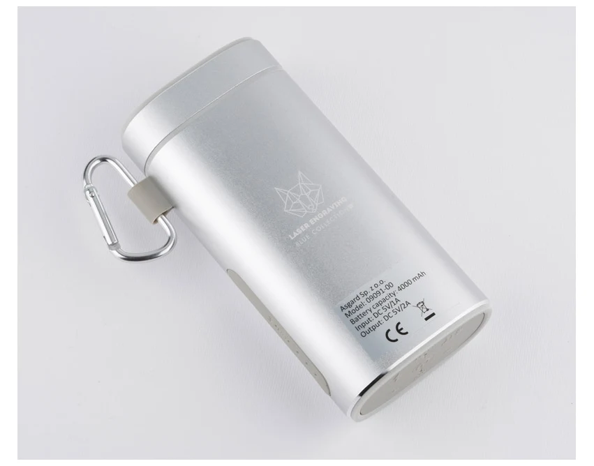 Srebrny głośnik bluetooth z powerbankiem i grawerem logo