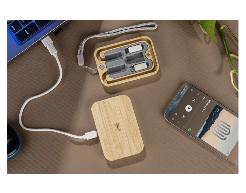 BUMO kabel USB z logo w beżowym etui z bambusa