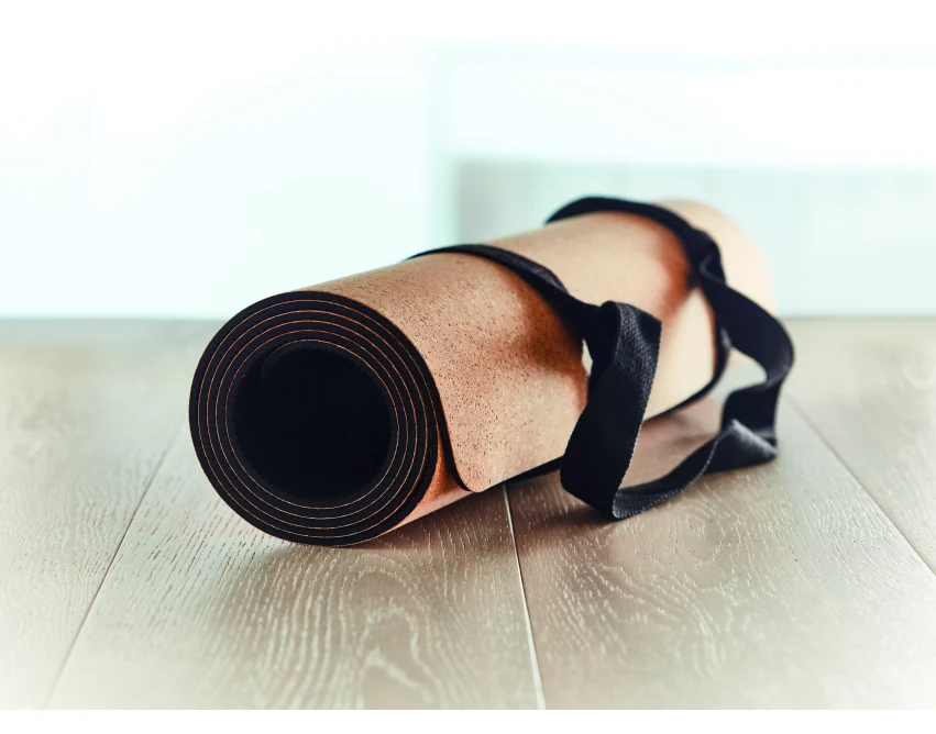 Korkowa mata do jogi Savasana beżowa z logo – ekologiczny gadżet fitness dla firm