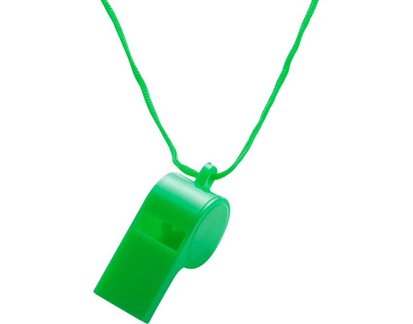 Zielony plastikowy gwizdek z logo na sznurku – personalizowany gadżet reklamowy PS