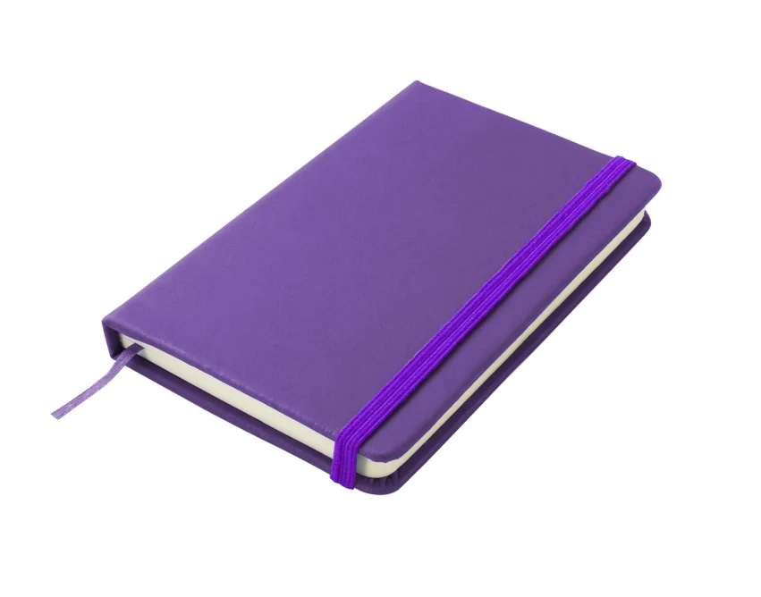 Fioletowy notes A6 z ekoskóry z gumką i logo firmy