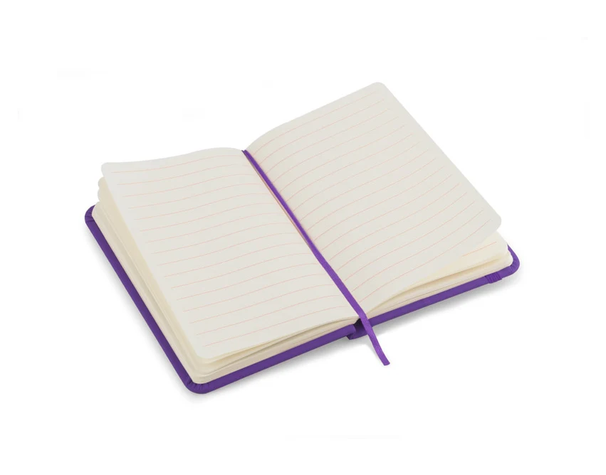 Fioletowy notes A6 z ekoskóry z gumką i logo firmy