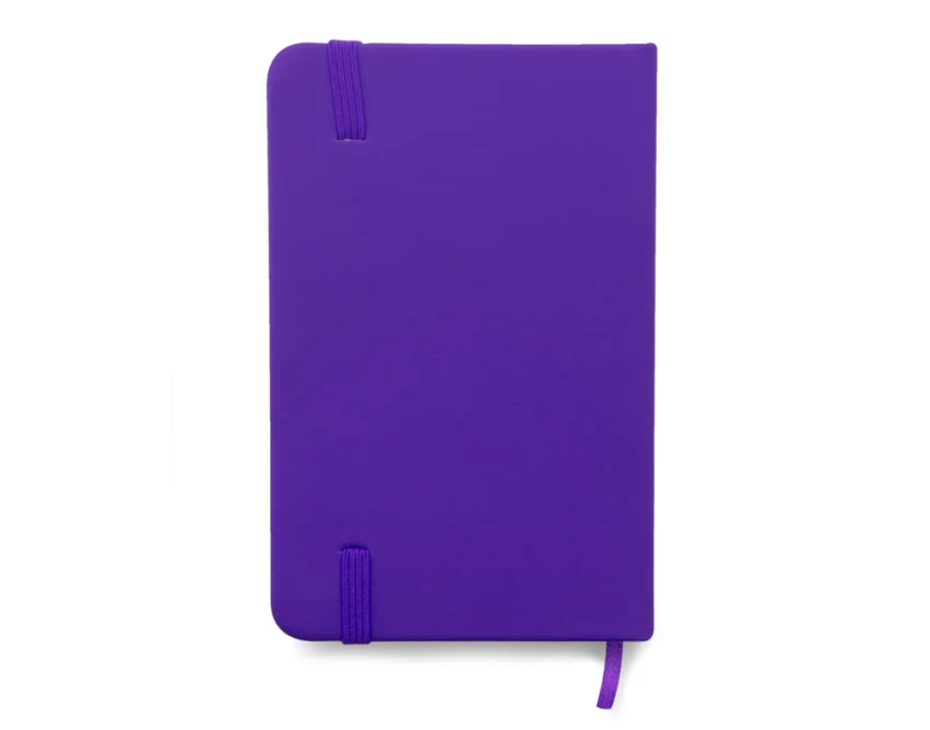Fioletowy notes A6 z ekoskóry z gumką i logo firmy