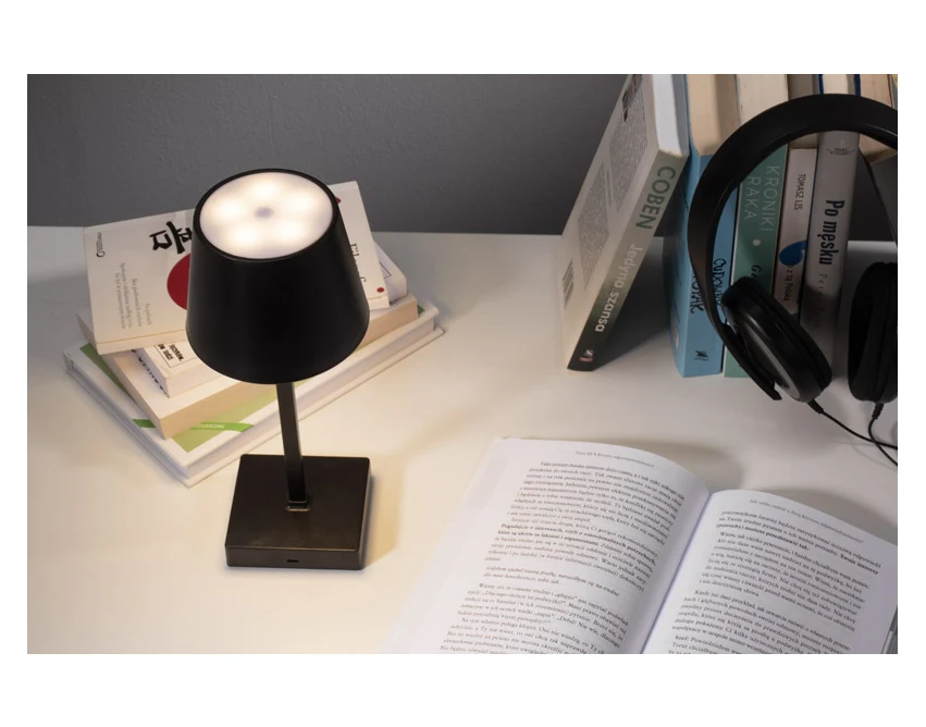 Czarna lampka biurkowa LED VIDIA USB z logo firmy