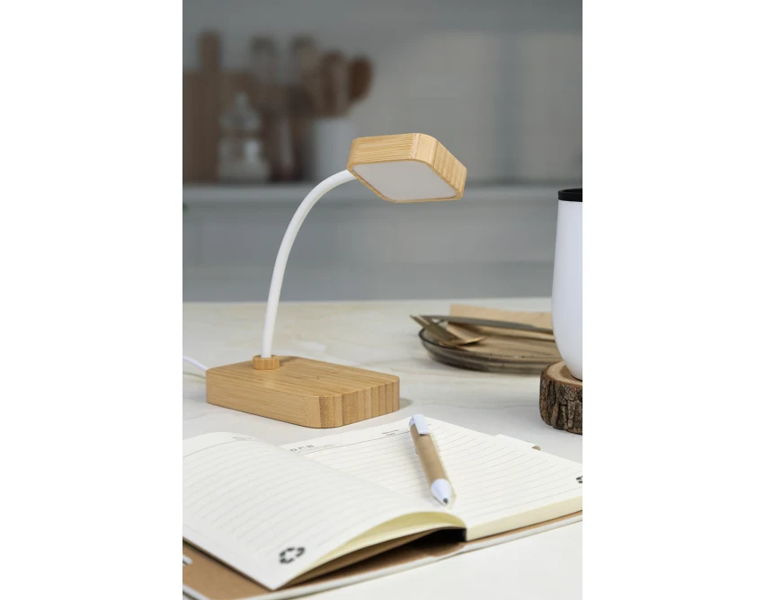 Bambusowa lampka biurkowa USB z ładowarką QI i logo