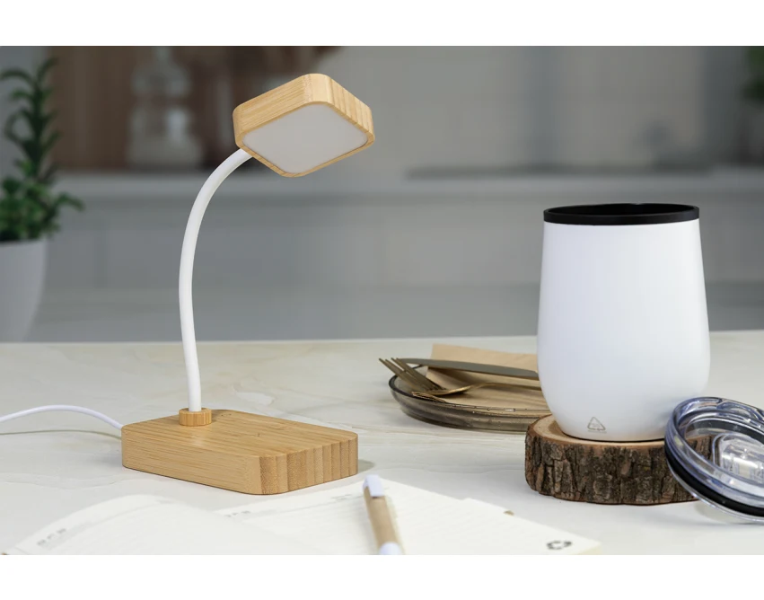 Bambusowa lampka biurkowa USB z ładowarką QI i logo