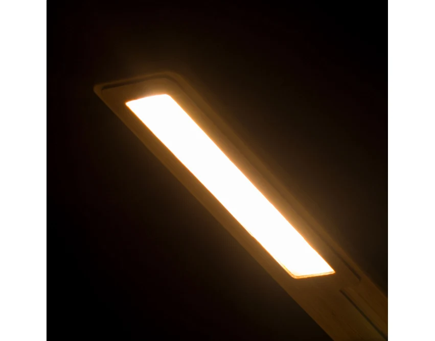 Bambusowa lampka LED z ładowarką USB i logotypem firmy