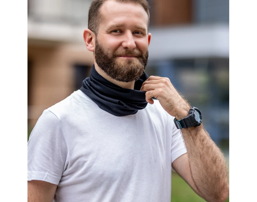 Czarny komin Gaitero z nadrukiem logo firmy – poliester