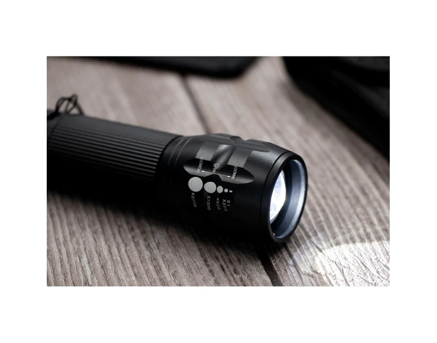 Czarna metalowa latarka CREE LED 280 lm z logo — gadżet reklamowy do roweru