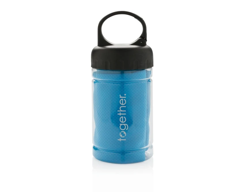 Niebieski ręcznik chłodzący z logo w butelce PP 77x30 cm – personalizowany gadżet firmowy