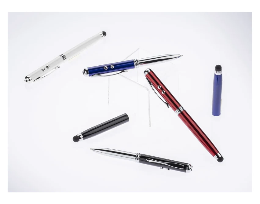 Czarny metalowy długopis 4w1 QUATRO z laserem, latarką i touch pen – gadżet reklamowy