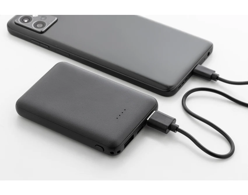 Tani powerbank 5000 mAh z recyklingowanego ABS LED