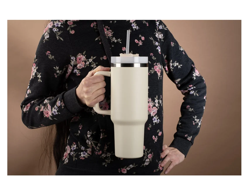 STANLI kubek termiczny 1000 ml metalowy z rączką