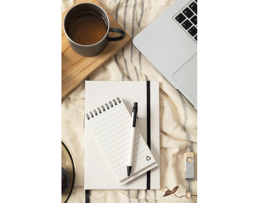 Notes ekologiczny A5 z kartonu po mleku z gumką