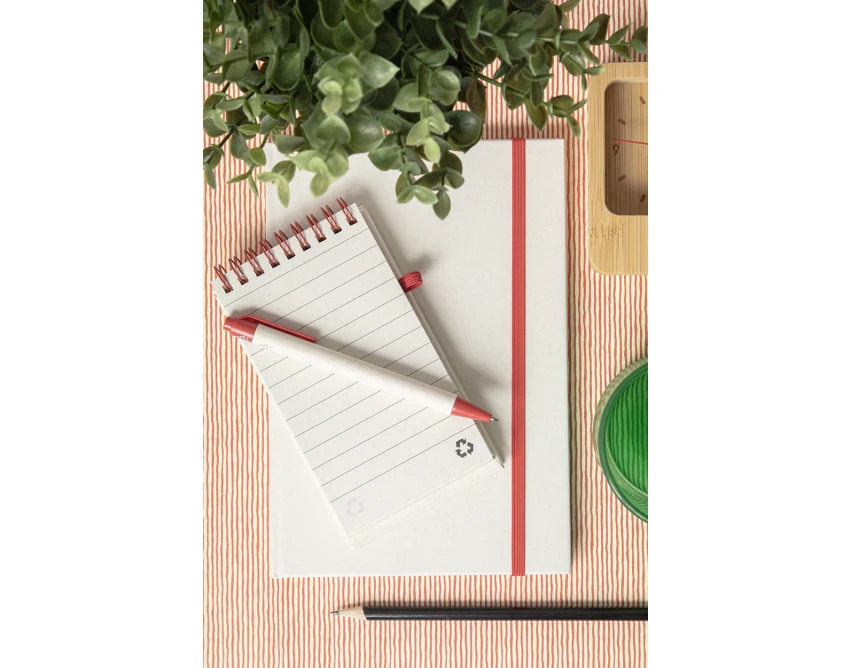 Ekologiczny notes z kartonu po mleku – czerwona gumka