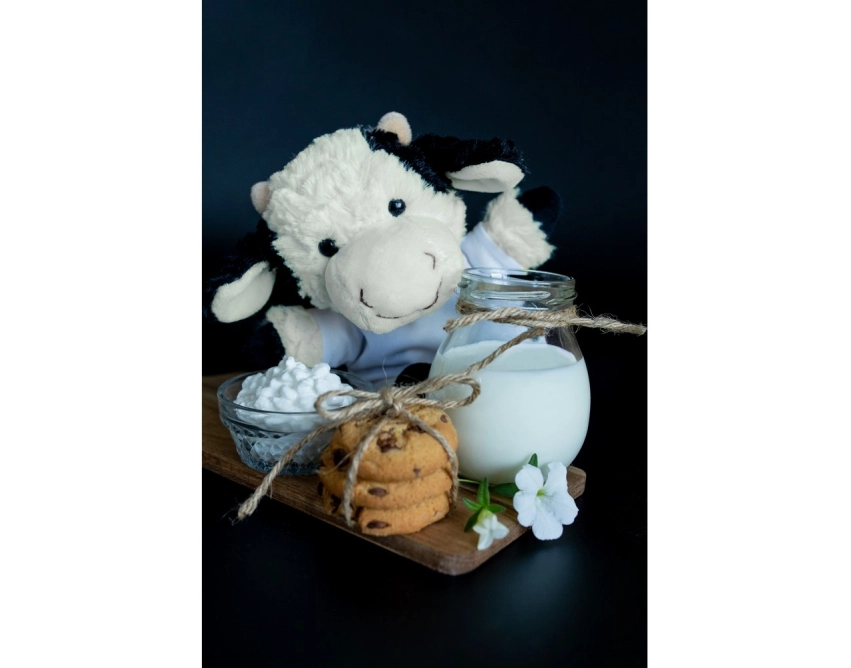 Fieldith maskotka reklamowa z logo 18 cm czarno-biała