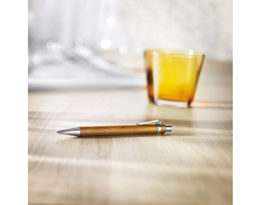 Bambusowy długopis z logo, srebrne detale, jasne drewno