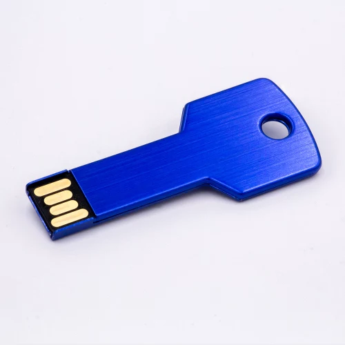 niebieski pendrive w kształcie klucza