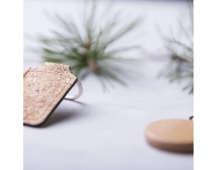 Brelok korkowy jasnobrązowy z logo – eko prezent firmowy