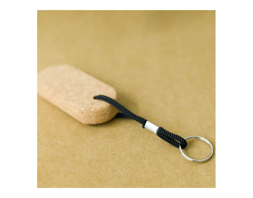 Beżowy brelok korkowy Plivat z grawerem i logo