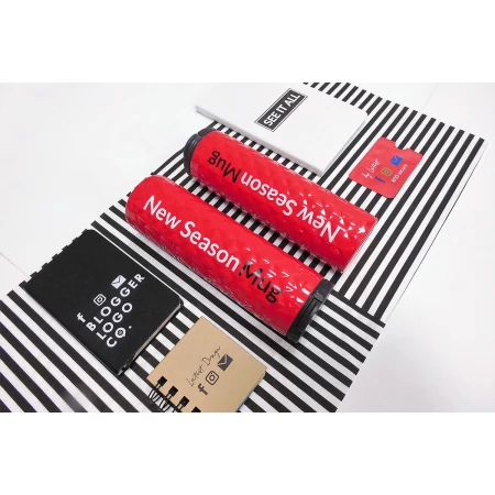 Kubek termiczny z grawerem firmowym - stylowy gadżet reklamowy