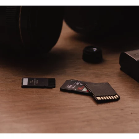 Co lepsze pendrive czy karta pamięci?