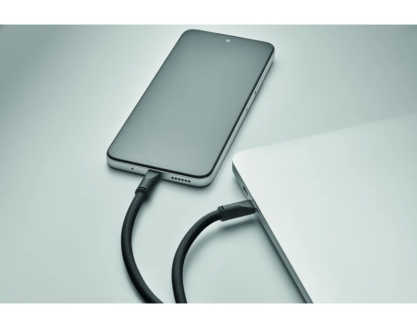 Czarna smycz RPET USB-C 60W z logo – gadżet firmowy