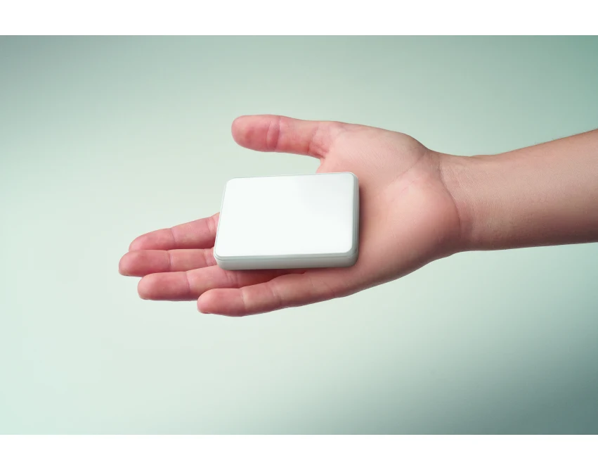 Biały power bank reklamowy 5000 mAh z nadrukiem logo