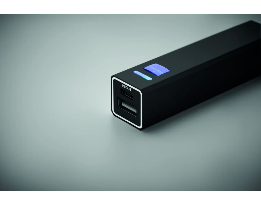 Czarny power bank 2600 mAh z logo z recyklingowanego aluminium