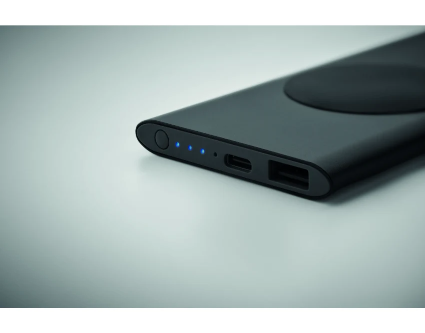 Czarny powerbank bezprzewodowy 15W 5000mAh z logo aluminium