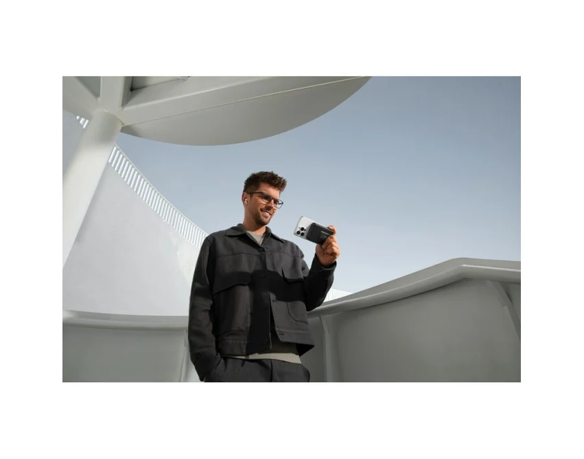 Czarny magnetyczny power bank Anker 10000 mAh z logo