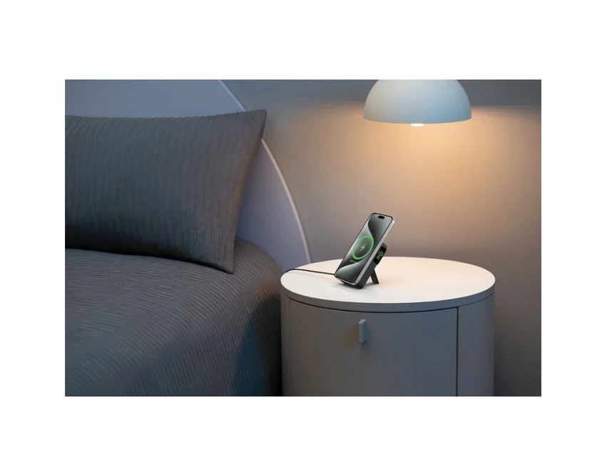 Czarny magnetyczny power bank Anker 10000 mAh z logo