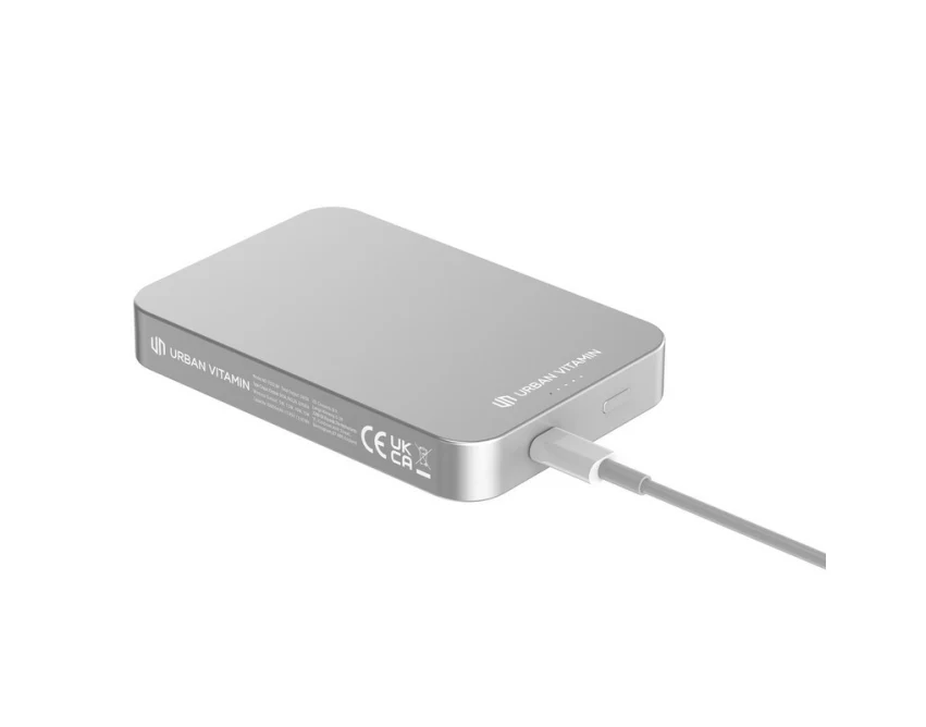 Srebrny power bank 10000 mAh Urban Vitamin z logo RABS