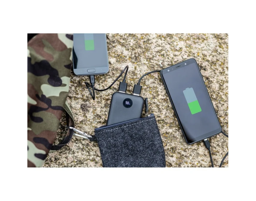 Czarny power bank 10000 mAh z etui i logo – Air Gifts Daniel