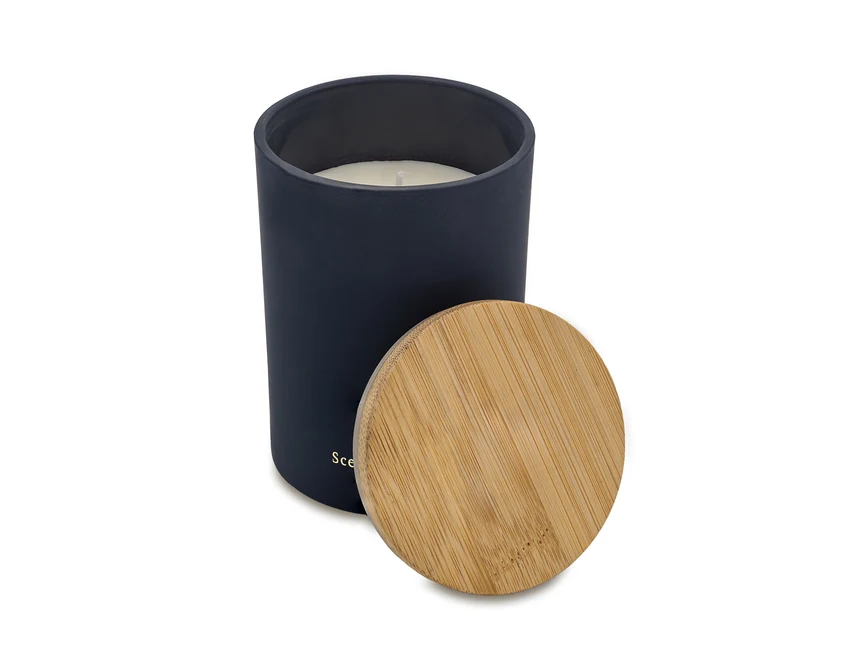 Granatowa świeca Somonte z logo firmy, bambusowe wieczko 140g