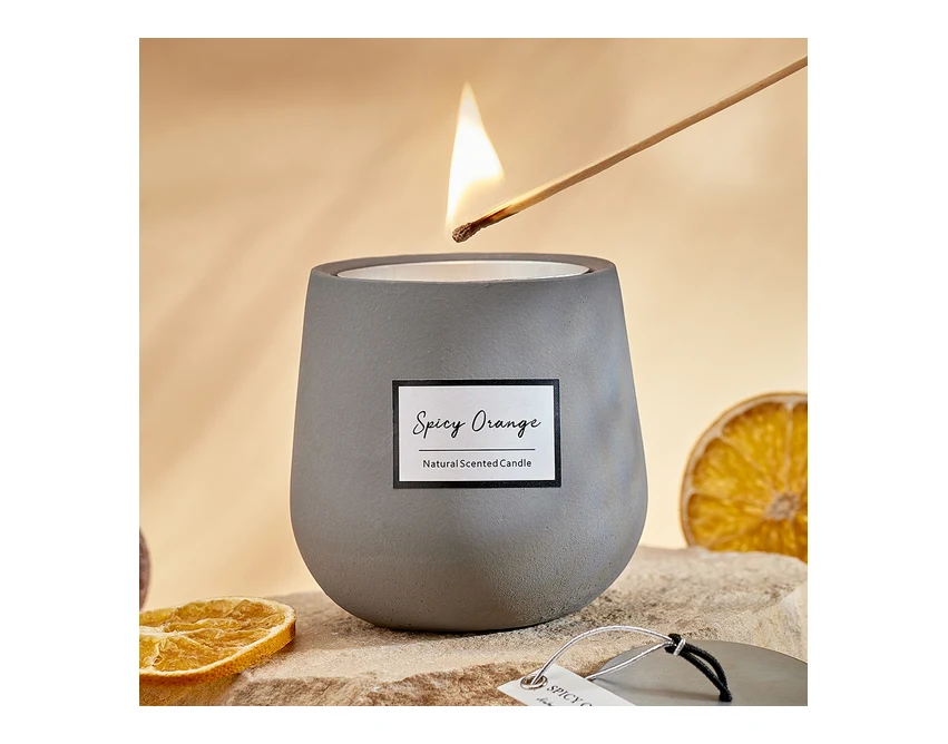 Świeca betonowa Tavira Spicy Orange z logo, szary, 150g