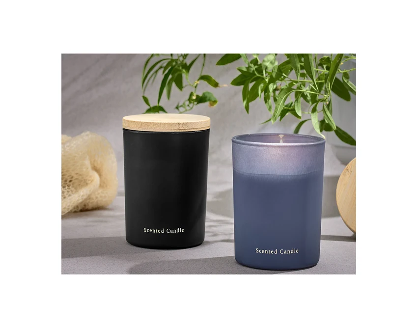 Czarna świeca Somonte z logo – jaśmin, bambusowe wieczko, 140g