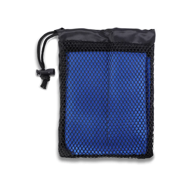 Ręcznik sportowy Frisky niebieski z etui i nadrukiem logo