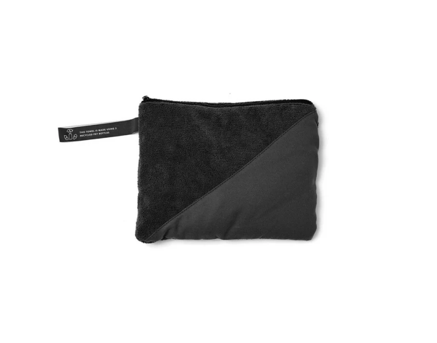 Czarny ręcznik sportowy RPET z logo – szybkoschnący